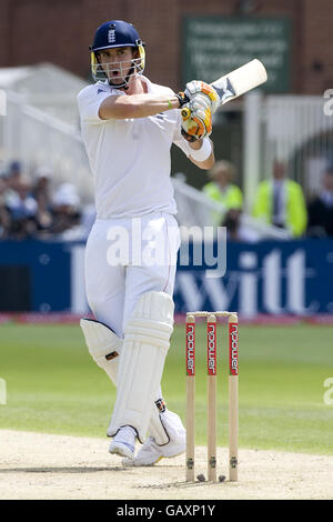 Der englische Kevin Pietersen im Kampf gegen Neuseeland Stockfoto