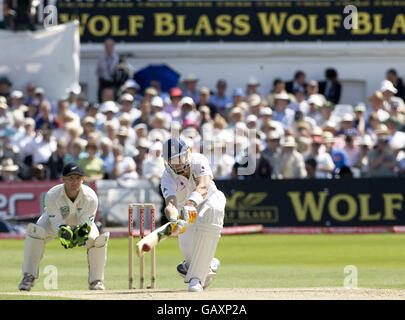 Cricket - Drittes Npower-Testspiel - erster Tag - England gegen Neuseeland - Trent Bridge. Der englische Kevin Pietersen (r) im Kampf gegen Neuseeland Stockfoto