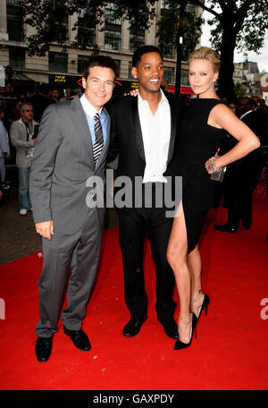 Jason Bateman, will Smith und Charlize Theron kommen zur britischen Filmpremiere von Hancock im Vue West End, London. Stockfoto