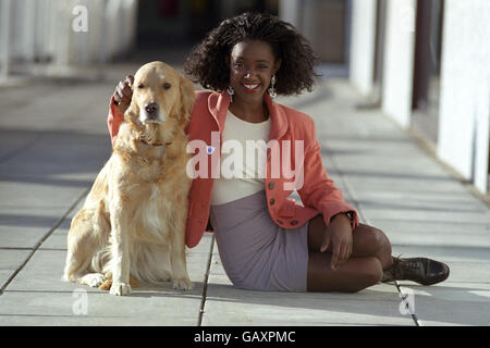 Britische TV - BBC - Kinder TV - Blue Peter - Moderatoren Stockfoto