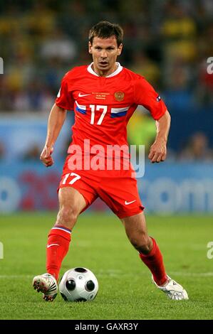 Fußball - UEFA-Europameisterschaft 2008 - Gruppe D - Russland gegen Schweden - Tivoli Neu-Stadion. Konstatin Zyryanov, Russland Stockfoto