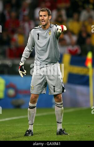 Fußball - UEFA-Europameisterschaft 2008 - Gruppe D - Russland gegen Schweden - Tivoli Neu-Stadion. Andreas Isaksson, Schwedens Torwart Stockfoto