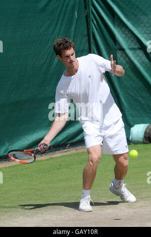 Tennis - Wimbledon Championships 2008 - Tag 1 - The All England Club. Der britische Andrew Murray während einer Übungssitzung Stockfoto