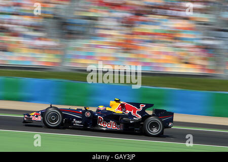 Mark Webber von Red Bull Racing beim Qualifying für den Grand Prix in Magny-Cours, Nevers, Frankreich. Stockfoto