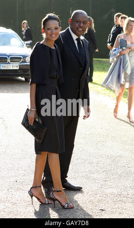 Forest Whitaker und seine Frau Keisha Whitake kommen zu einem Abendessen zu Ehren von Nelson Mandelas 90. Geburtstag im Hyde Park im Zentrum von London an. Stockfoto