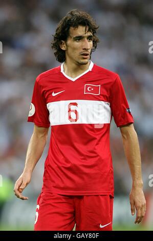 Fußball - UEFA-Europameisterschaft 2008 - Halbfinale - Deutschland gegen die Türkei - St. Jakob-Park. Mehmet Topal, Türkei Stockfoto