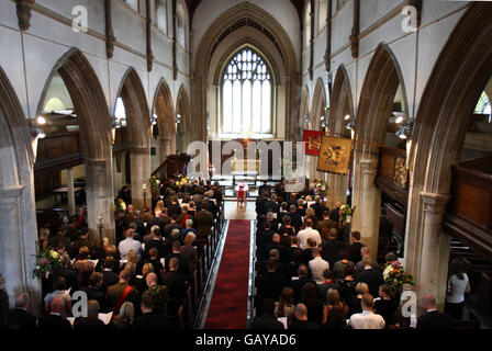 Das Begräbnis des Paratrooper Lance Corporal James Bateman in der St. Peters Kirche, im Zentrum von Colchester, Essex. Stockfoto