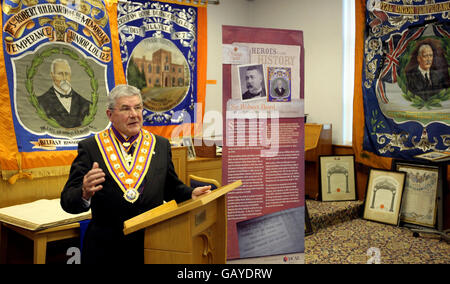 Der Großmeister des Orange Ordens Robert Saulters bei der Eröffnung der Ausstellung des Orange Ordens in Belfast. Stockfoto