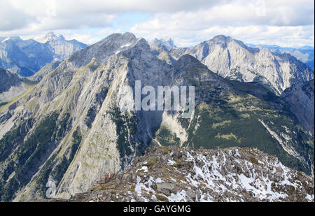 Blick auf die Bergkette der Alpen (Karwendel) Stockfoto
