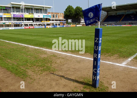 Rugby Union - Zurich Premiership Wild Card Play Off - Finale - Leicester Tigers gegen Saracens. Die Zürcher Premierenflagge in Franklin's Gardens, Heimat der Northampton Saints Stockfoto