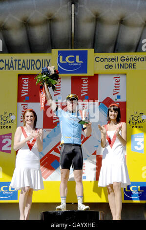 Mark Cavendish vom Team Columbia feiert den Gewinn der 232 km 5 Und längste Etappe der Tour de France 2008 Rennen zwischen Cholet und Chateauroux Stockfoto