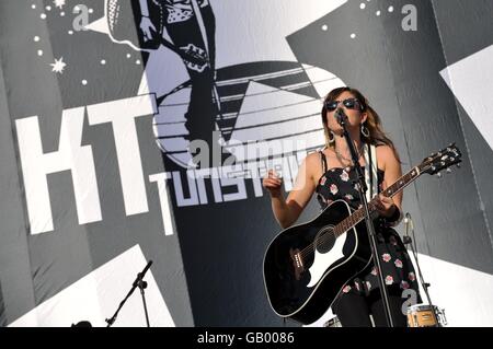 T in the Park Festival 2008 - Schottland. KT Tunstall tritt beim T in the Park Musikfestival in der Nähe von Kinross in Schottland auf. Stockfoto