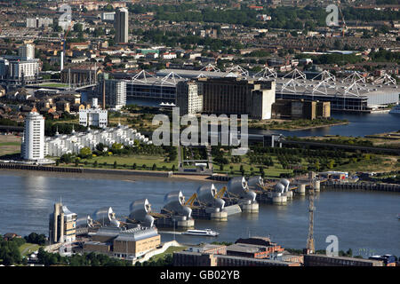 London Luftlager. Luftbild zeigt die Thames Barrier auf der Themse, London. Stockfoto