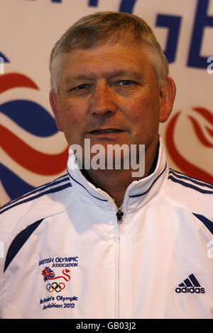 Olympische Spiele - BOA startet Großbritanniens Olympisches Ehrgeiz-Programm - der Pavillon. William Leach (Trampolin Coach) während des britischen Olympia-Starts Ambition 2012 im Pavilion, NEC, Birmingham. Stockfoto