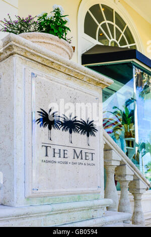 "Met", ein Modehaus, Day Spa und Salon im neoklassizistischen Baustil, Gebäude, St. Armands Circle, Sarasota, FL Stockfoto