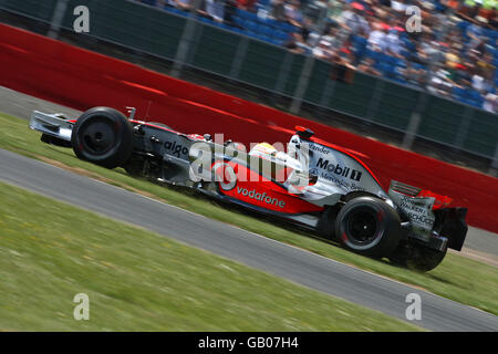 Formel-1-Autorennen - Großer Preis Von Großbritannien - Trainingstag - Silverstone. Vodafone McLaren Fahrer Lewis Hamilton beim zweiten Training in Silverstone, Northamptonshire. Stockfoto