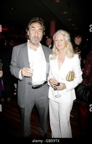 Howard Jacobson und Gast während des BBC Four Samuel Johnson Prize for Non-Fiction Awards im South Bank Centre, London, SE1. Stockfoto