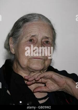 Doris Lessing während des BBC Four Samuel Johnson Prize for Non-Fiction Awards im South Bank Centre, London, SE1. Stockfoto