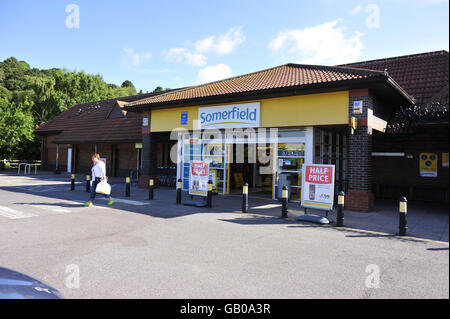 Ein Somerfield Supermarkt in St. Annes, Bristol. Die Co-operative Gruppe gab heute einen Deal bekannt, um den Supermarkt Somerfield für &pound;1.56 Milliarden zu erwerben. Stockfoto