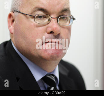 Stephen Murtagh, aus Crumlin in der Grafschaft Antrim, dessen 31-jährige Frau Janine im Royal Victoria Hospital in Belfast starb, als ihr Darm während der Operation brach, in Castle Buildings, Stormont, nachdem sie hochrangige Beamte des Gesundheitsministeriums treffen hatte. Stockfoto