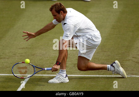 Tennis - Nottingham Open 2003 - Erste Runde. Greg Rusedski kehrt zu Jankko Nieminen zurück Stockfoto