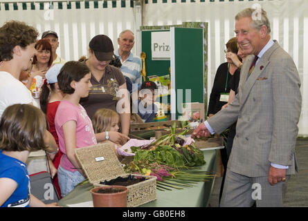 Der Prinz von Wales, Schirmherr von Garden Organic, in Ryton, nahe Coventry, bei einem Besuch heute. Stockfoto