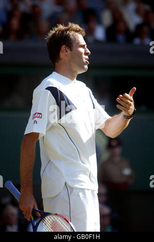 Tennis - Wimbledon 2003 - Herren 2. Runde - Greg Rusedski V Andy Roddick Stockfoto