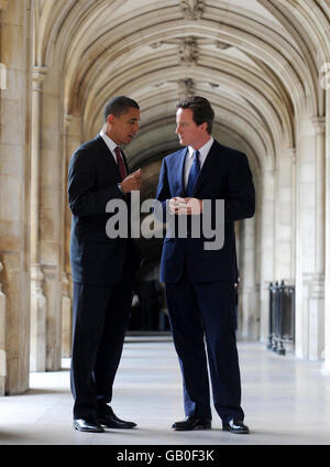 US-Senator Barack Obama trifft sich mit dem Vorsitzenden der Konservativen Partei David Cameron im Londoner Parlamentsgebäude. Stockfoto