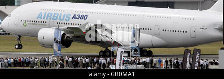 Der Airbus A380 wird auf der Farnborough Air Show ausgestellt. Stockfoto