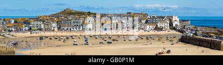 Einen Panoramablick über St Ives Hafen in Cornwall, Großbritannien Stockfoto