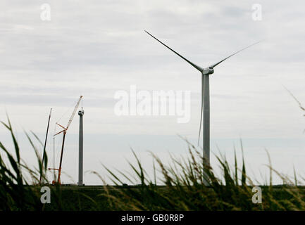 Eine allgemeine Ansicht des Windparks Little Cheyne Court, der derzeit auf Romney Marsh in Kent im Bau ist. Stockfoto