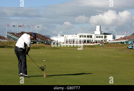 Padraig Harrington, Irlands Republik, spielt während der vierten Runde der Open Championship im Royal Birkdale Golf Club, Southport, bis zum 18. Stockfoto