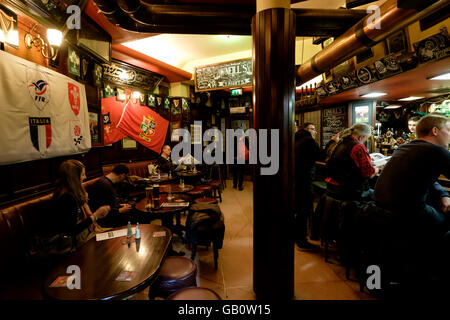 O'Neills Pub Interieur in Dublin, Republik Irland, Europa Stockfoto