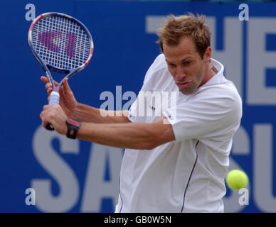 Tennis - Die Samsung Nottingham Open 2003 - Halbfinale. Greg Rusedski in Aktion während seines Halbfinales gegen Hicham Arazi Stockfoto