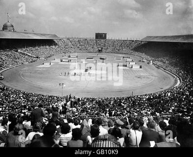 Eine allgemeine Ansicht des Prix des Nations, der der Abschlusszeremonie der Olympischen Spiele im Wembley-Stadion vorausging. Stockfoto