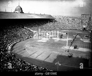 Olympische Spiele 1948 In London - Abschlusszeremonie - Wembley. Die Übergabe der olympischen Flagge an den Oberbürgermeister von London während der Abschlusszeremonie am letzten Tag in Wembley. Stockfoto