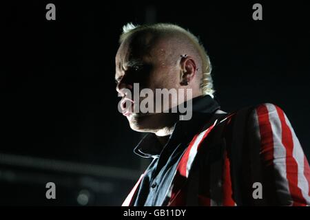 Der Prodigy-Leadsänger Keith Flint tritt beim Oxegen Festival 2008 auf der Punchestown Racecourse in Naas, County Kildare, Irland, auf. Stockfoto