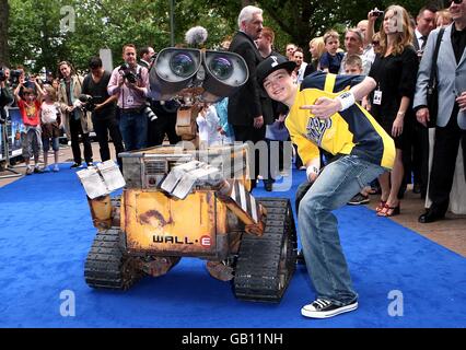 Der Gewinner des britischen Got Talent, George Sampson, kommt zur britischen Premiere von 'WALL-E' am Empire Leicester Square, London, WC2. Stockfoto