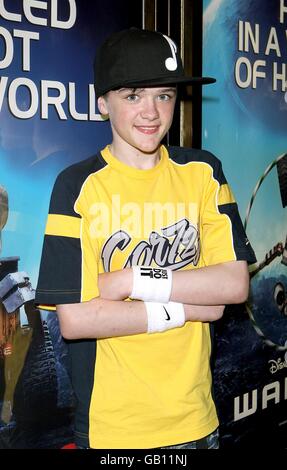 Der Gewinner des britischen Got Talent, George Sampson, kommt zur britischen Premiere von 'WALL-E' am Empire Leicester Square, London, WC2. Stockfoto