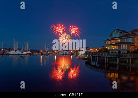 Sidney Tage Feuerwerk über Sidney Waterfront und Marina-Sidney, British Columbia, Kanada. Stockfoto