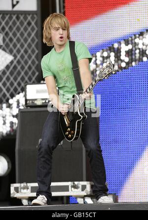 Tom Fletcher von McFly tritt bei T4 on the Beach in Weston-Super-Mare auf. Stockfoto