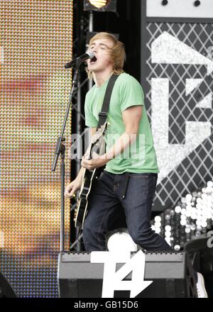 Tom Fletcher von McFly tritt bei T4 on the Beach in Weston-Super-Mare auf. Stockfoto