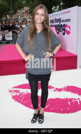 Lily Collins bei der UK Premiere von Angus, Thongs und Perfect Snogging. Im Empire Cinema, Leicester Square. Stockfoto