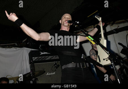 Die Rockband The Stone Gods treten beim Start der Classic Rock Magazine Roll of Honor Nominations 2008 an der Borderline im Zentrum von London auf. Stockfoto