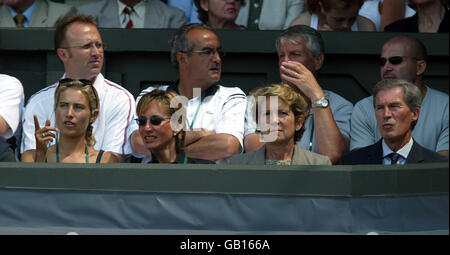 Tennis - Wimbledon 2003 - Herren 2. Runde - Tim Henman V Michael Llodra Stockfoto