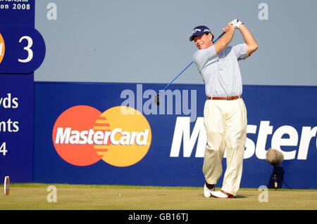 Der US-Amerikaner Tom Watson spielt beim Britsih Seniors Open, Royal Troon Golf Club, Ayrshire, auf dem 3. Abschlag. Stockfoto