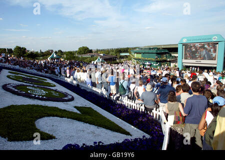 Tennis - Wimbledon 2003 - Männer 3. Runde - Tim Henman V Robin Söderling Stockfoto