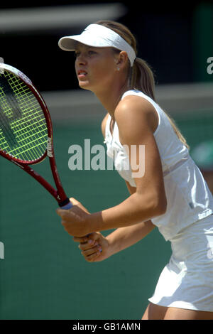 Tennis - Wimbledon 2003 - Dritte Runde der Frauen - Maria Sharapova / Jelena Dokic. Maria Sharapova Gesichter dienen Stockfoto