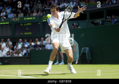 Tennis - Wimbledon 2003 - Herren 2. Runde - Tim Henman V Michael Llodra Stockfoto