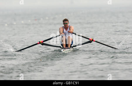 Olympische Spiele - Olympische Spiele In Peking 2008 - Erster Tag. Der britische Alan Campbell während des Qualifikationsrennens seiner Männer in Peking, China. Stockfoto